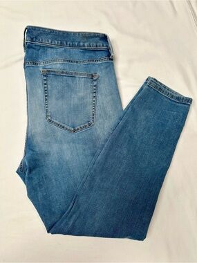 BOUTIQUE WOMEN’S JEANS, SIZE 16